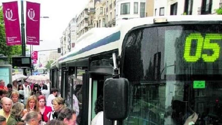Las líneas de Donostiabus alargan sus horarios en julio y agosto