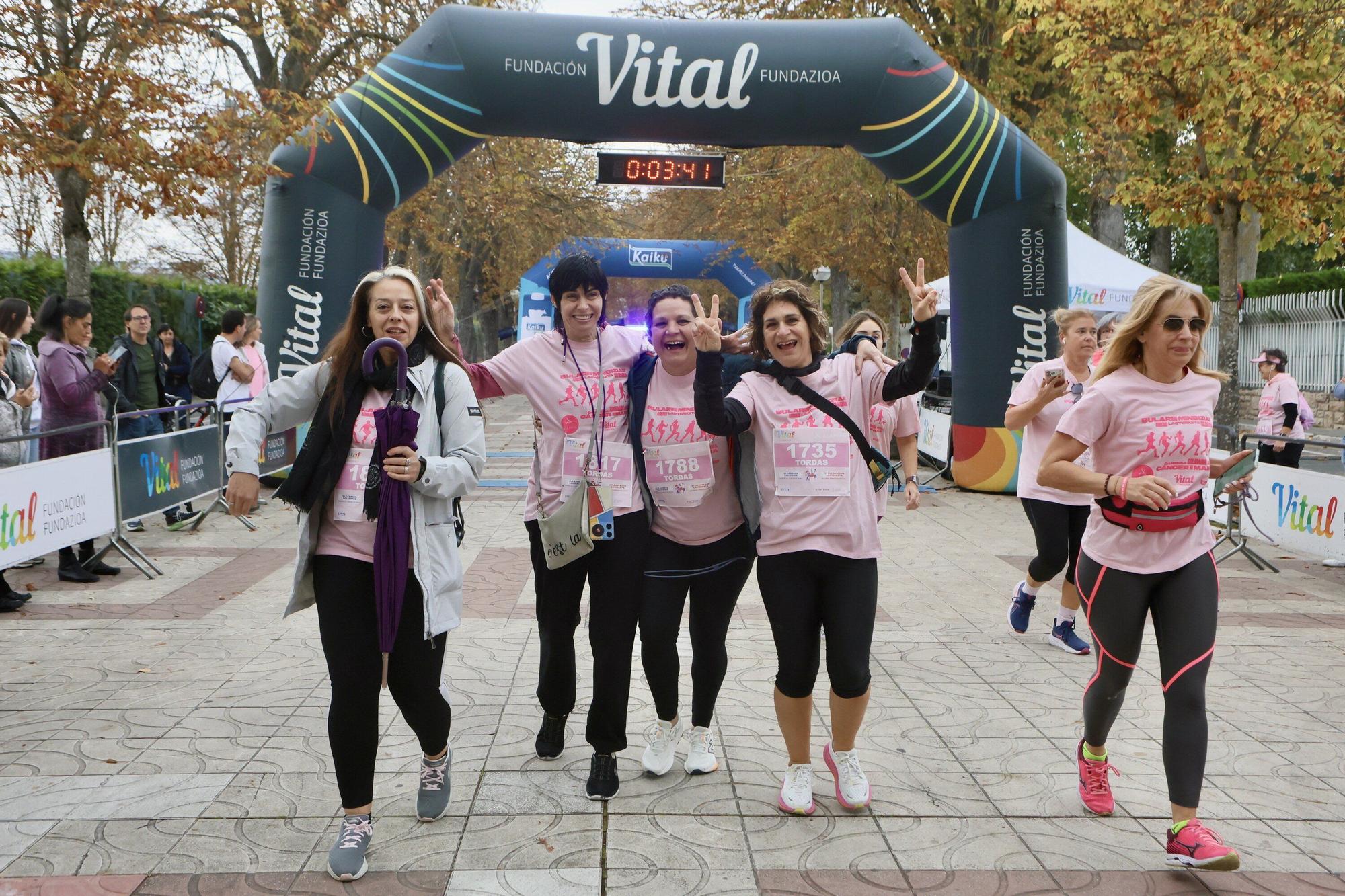 En imágenes: Vitoria se vuelca con la VI Carrera Solidaria contra el Cáncer de Mama