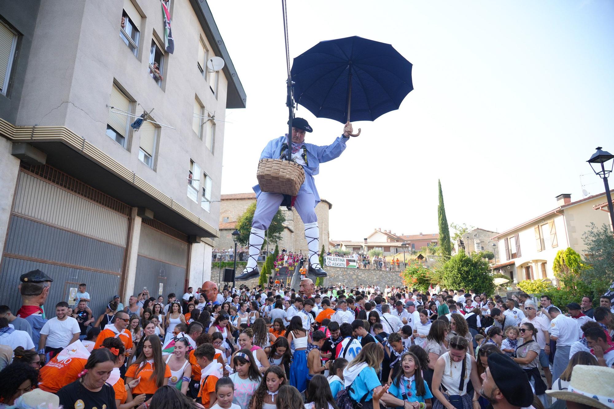 En imágenes: El Brujo abre las fiestas de Nanclares de la Oca