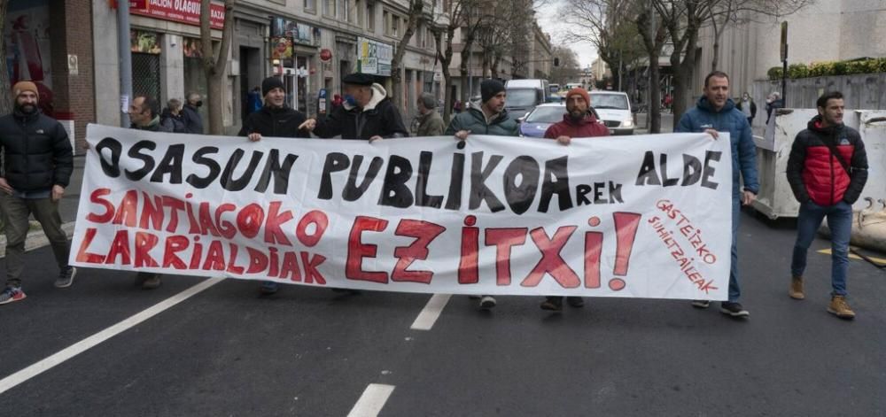 Vitoria protesta por el cierre de las Urgencias de