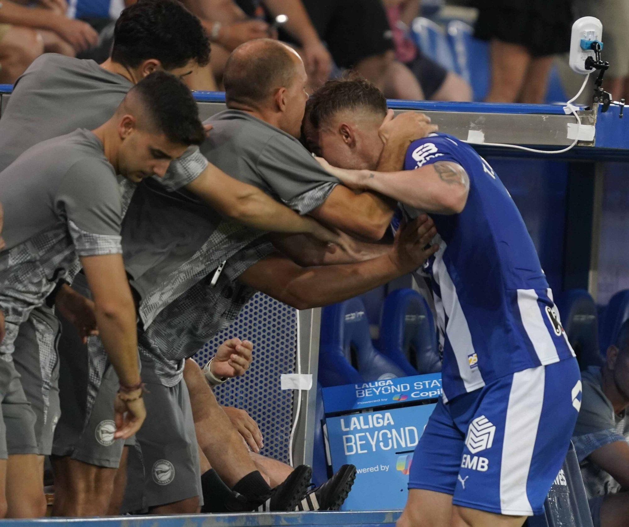 En imágenes: Así está siendo el debut liguero del Alavés contra el Levante