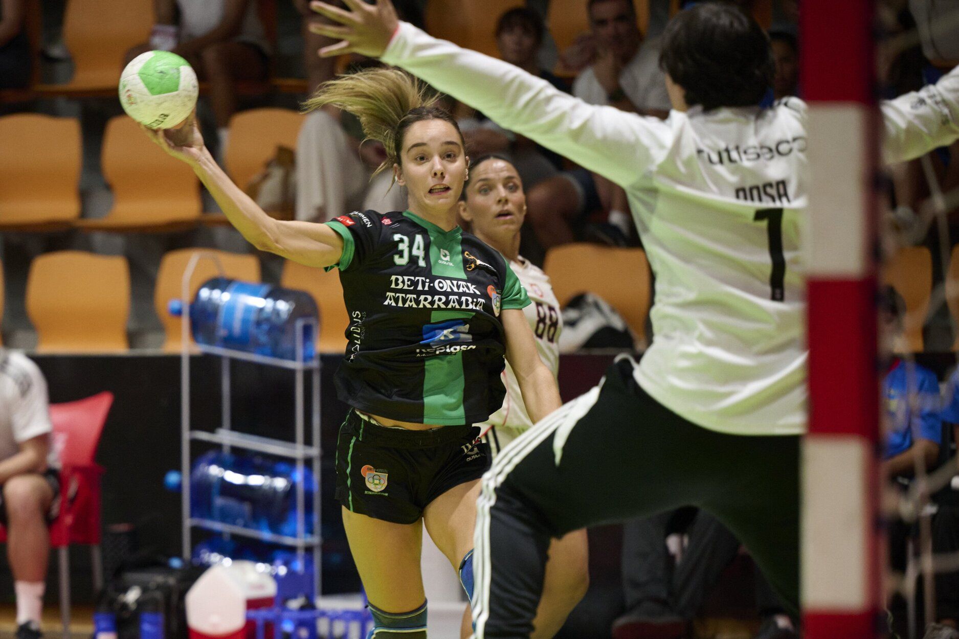 Fotos de las semifinales de la Supercopa Ibérica de balonmano en Anaitasuna
