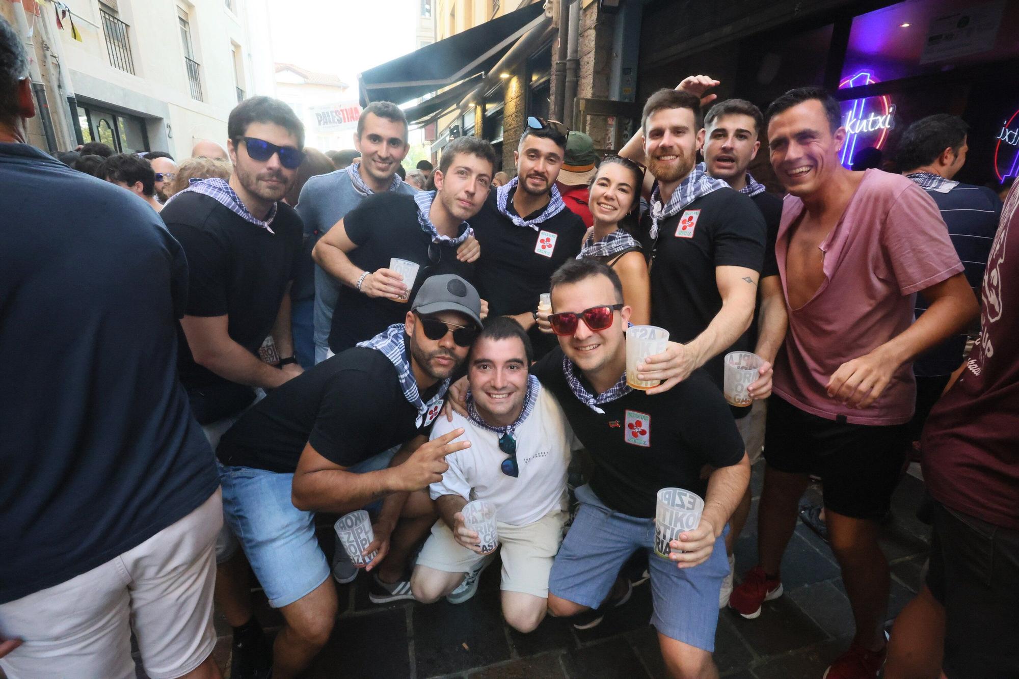 En imágenes: Vitoria sale a la calle a celebrar La Blanca tras el txupinazo