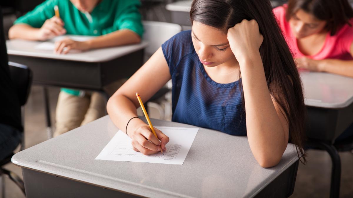 Unos estudiantes, en pleno examen.
