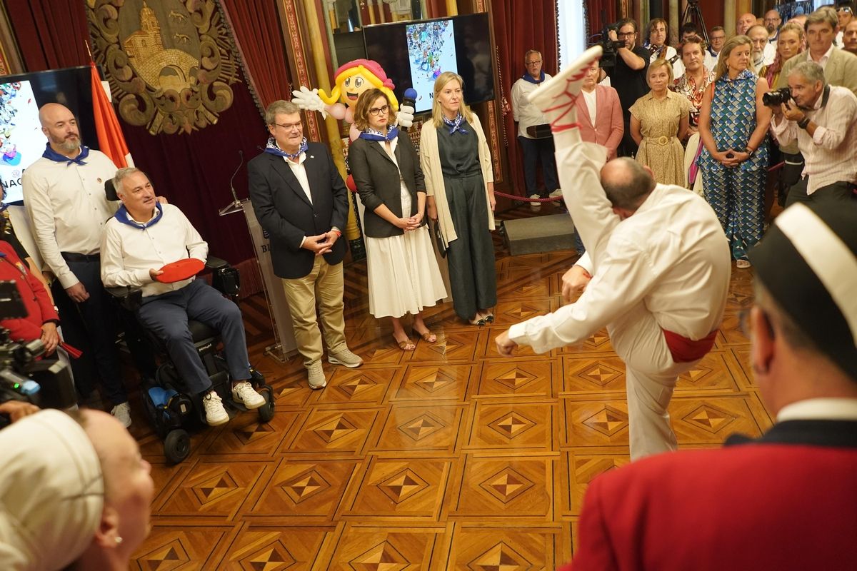 Recepción a la sociedad bilbaina en el Ayuntamiento de Bilbao