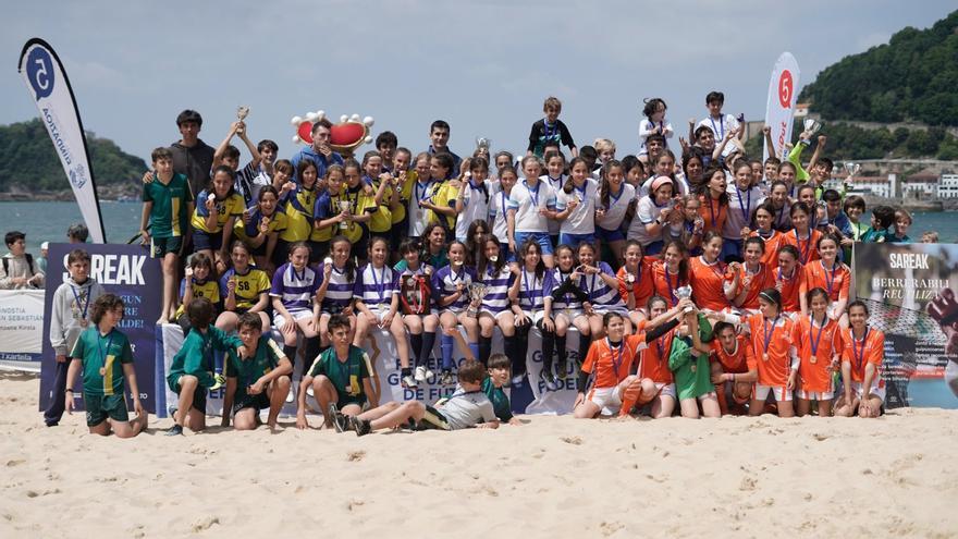 Fiesta del fútbol playero en La Concha