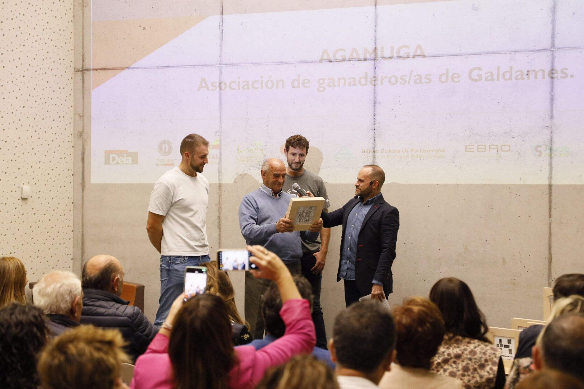 En imágenes: Así ha sido la gala DEIA Laboral Kutxa Hemendik Sariak de Enkarterri