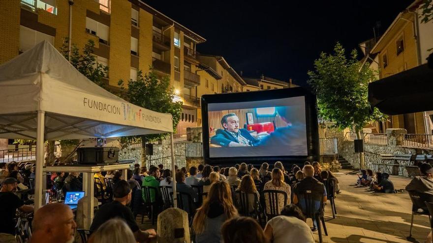 El cine al aire libre se despliega en verano por 21 localidades alavesas