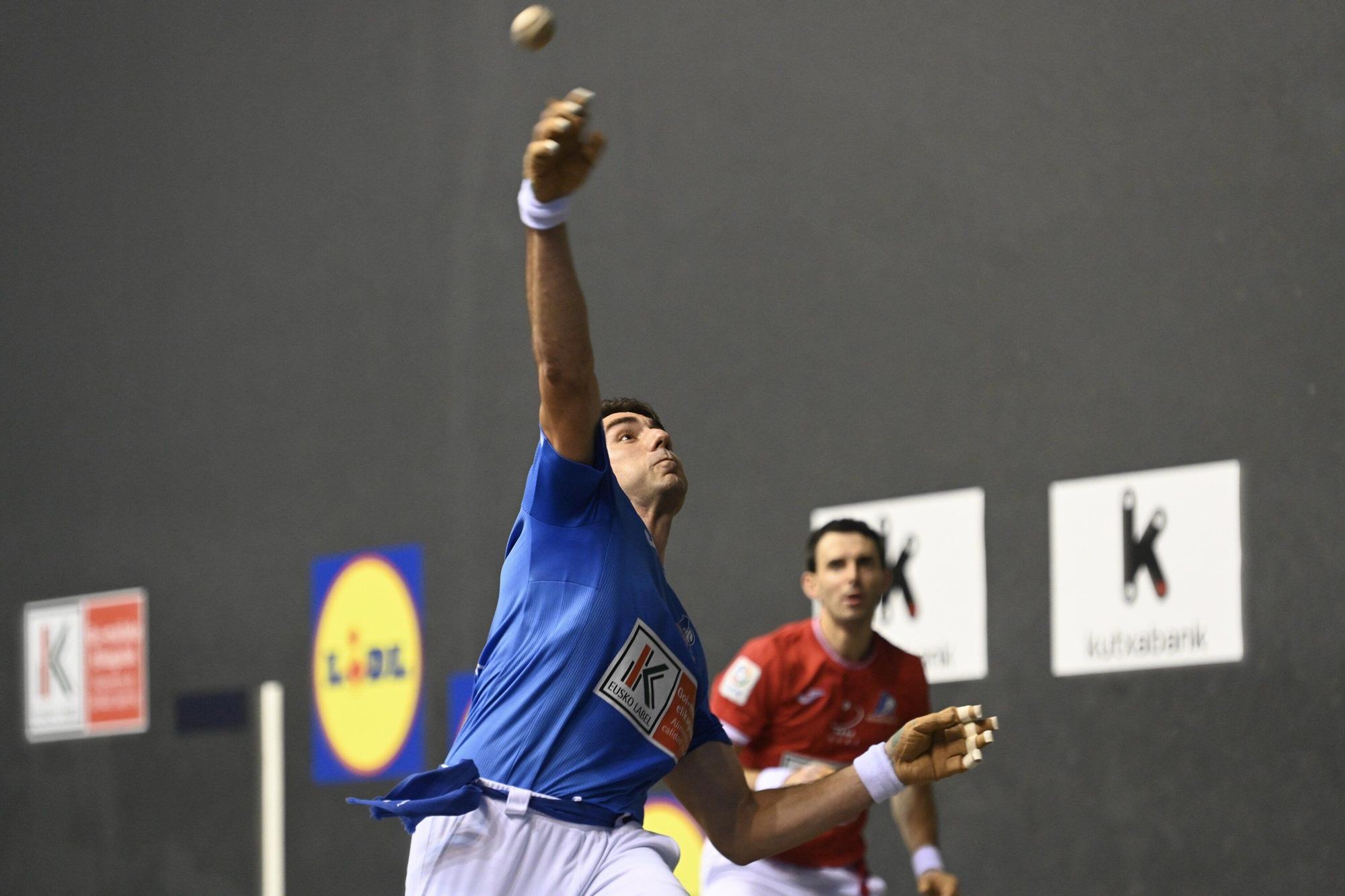 Peio Etxeberria, finalista del Cuatro y Medio por tercera vez consecutiva después de ganar a Altuna III en el Atano III de Donostia.