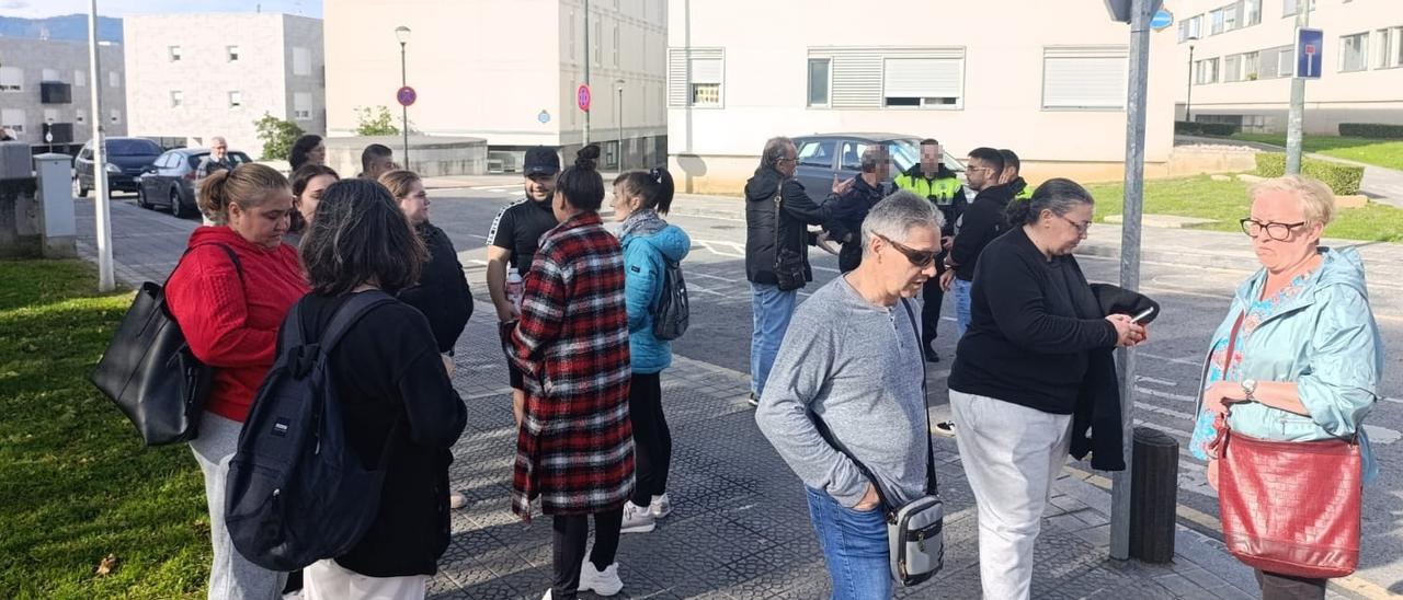 En imágenes: vecinos de Arangoiti en pie de guerra: denuncian que un hombre realiza gestos obscenos ante menores