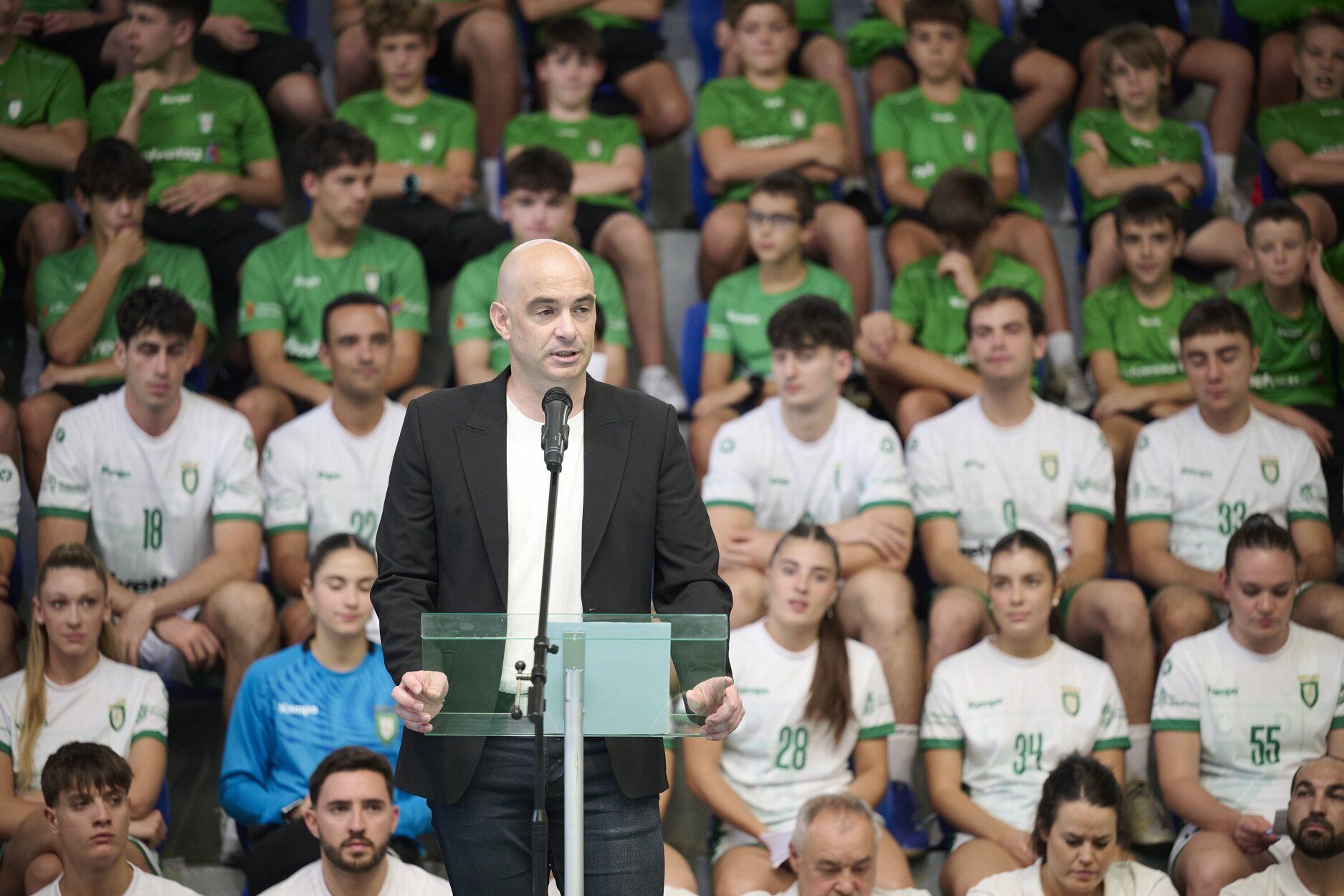 Fotos de la presentación de los equipos de Anaitasuna de balonmano