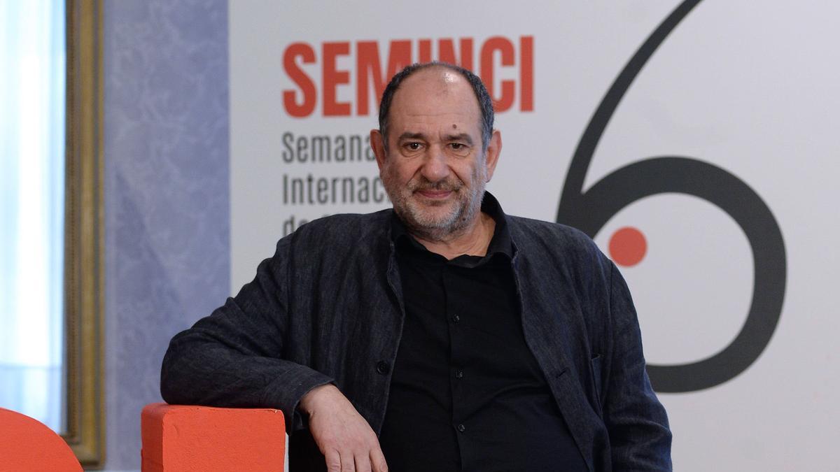 El actor Karra Elejalde posa durante la presentación de la película &quot;Vasil&quot;, de la directora Avelina Prat