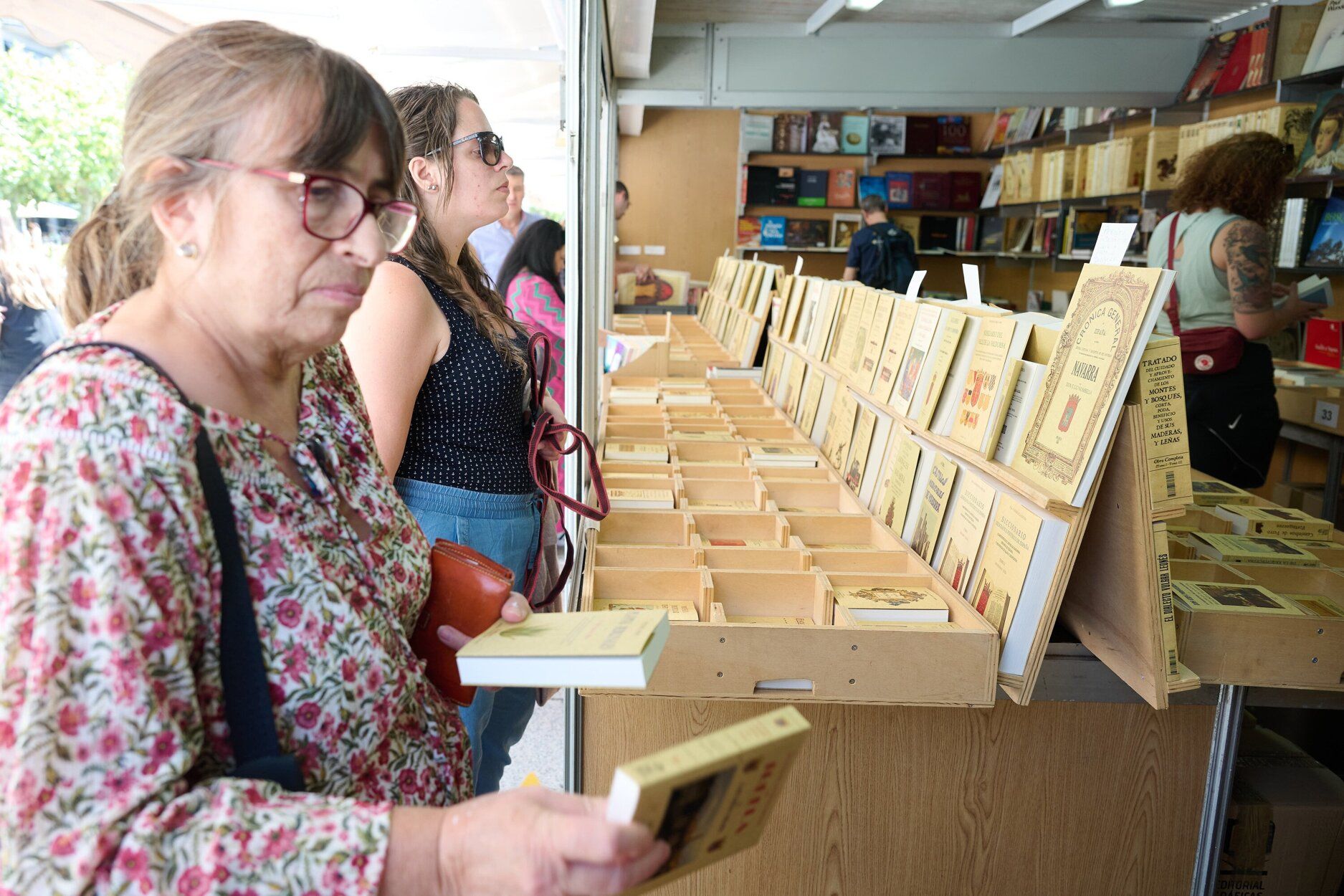 La historia de Navarra triunfa en la Feria del Libro Antiguo