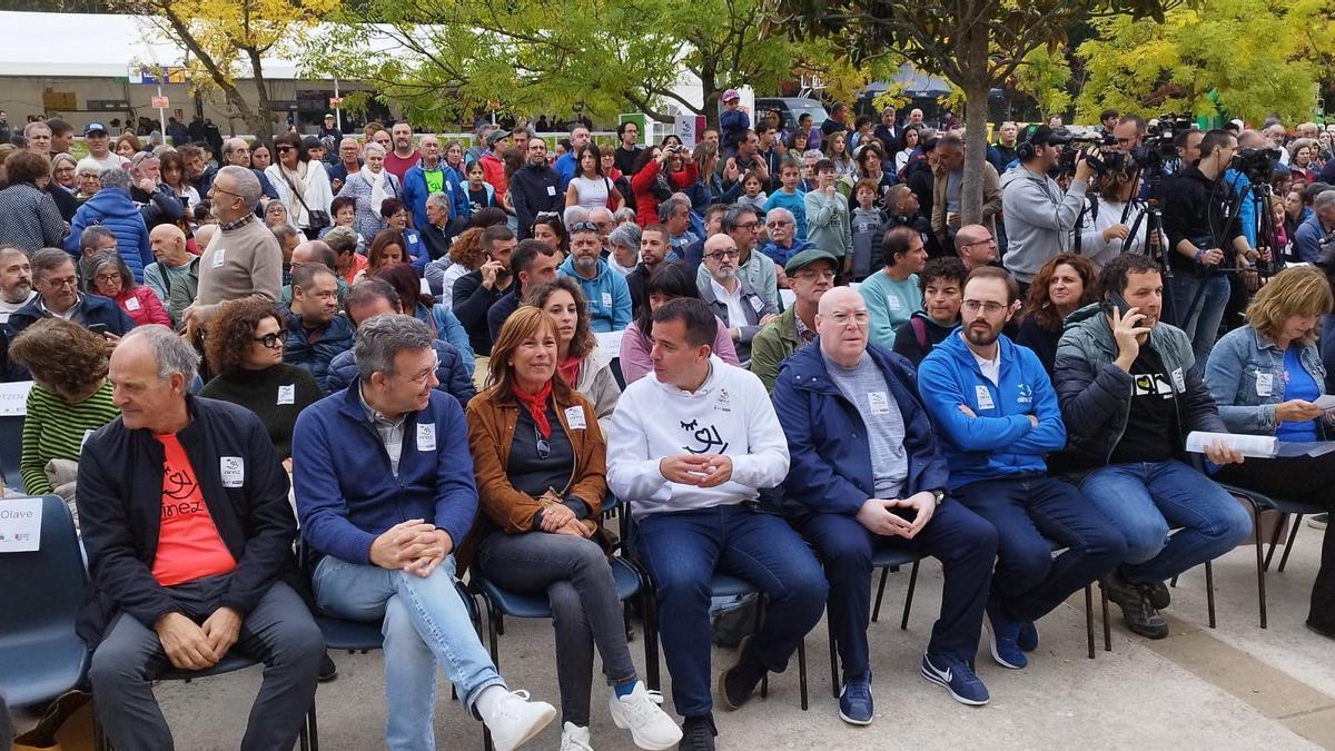 Autoridades al comienzo del Oinez en Atarrabia.