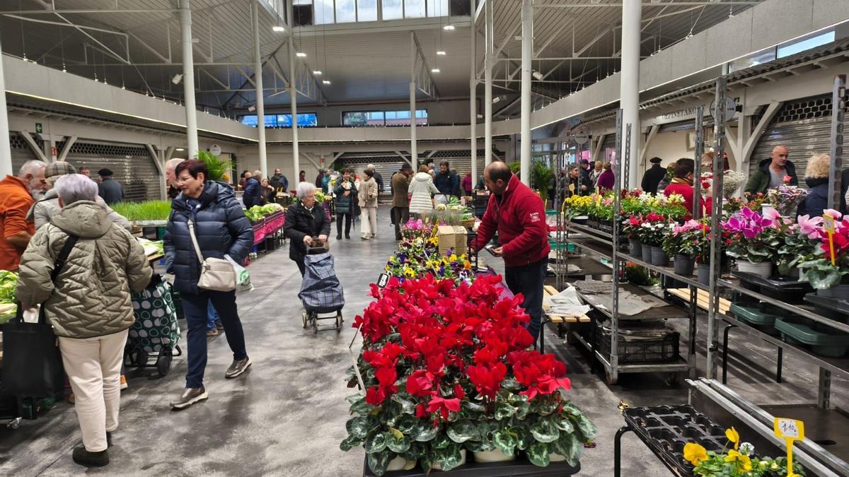 Zabalik dago Baserritarren Merkatuan postu bat izateko lizentzia eskatzeko epea.