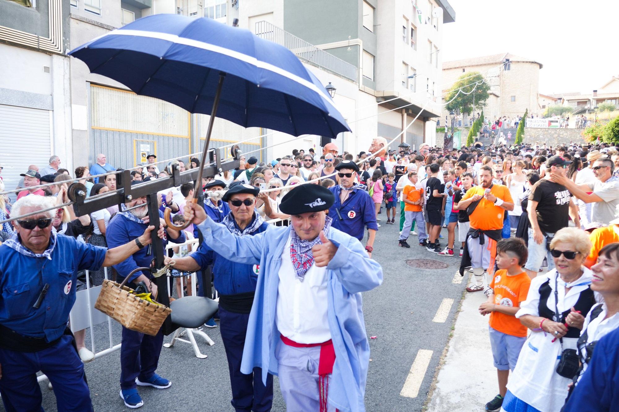 En imágenes: El Brujo abre las fiestas de Nanclares de la Oca