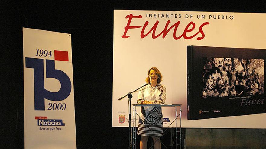 Gabriela Medrano, coordinadora de &#039;Instantes de un pueblo&#039;, ayer en la presentación.