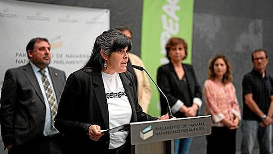 Una exposición en el Parlamento celebra el 40º aniversario de Greenpece Navarra