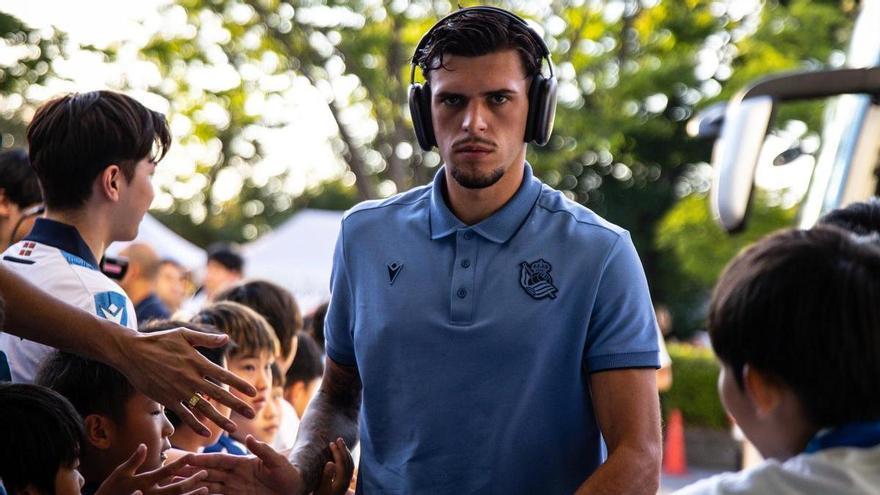 Cambios en la defensa de la Real Sociedad pueden propiciar la salida de Javi López