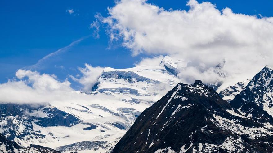 Un montañero español y una francesa mueren en un accidente en los Alpes