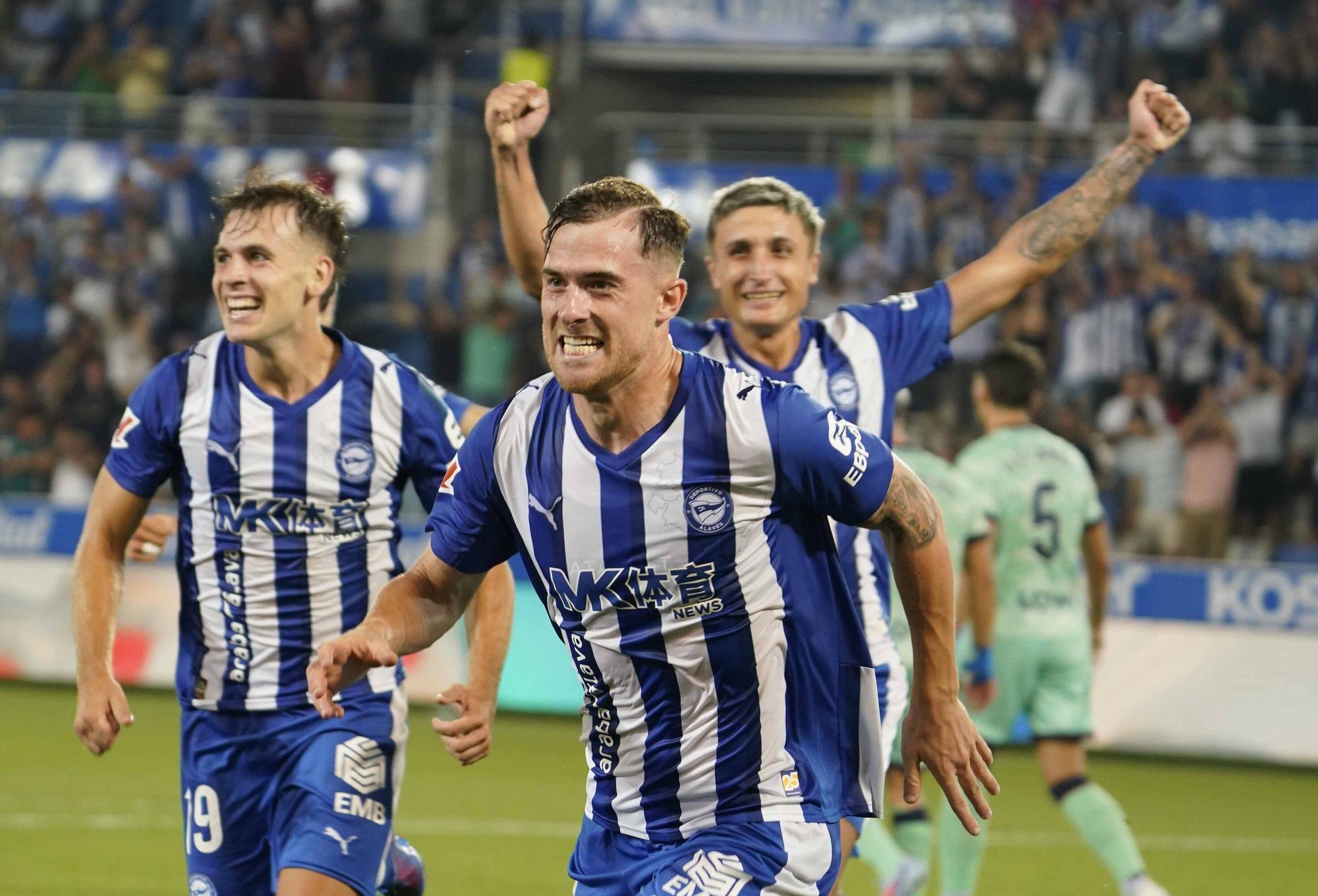 En imágenes: Así está siendo el debut liguero del Alavés contra el Levante