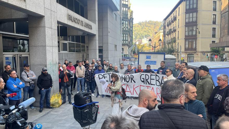 El juez pide a los trabajadores que voten el preacuerdo de la &#039;guerra de los vestuarios&#039; de Petronor