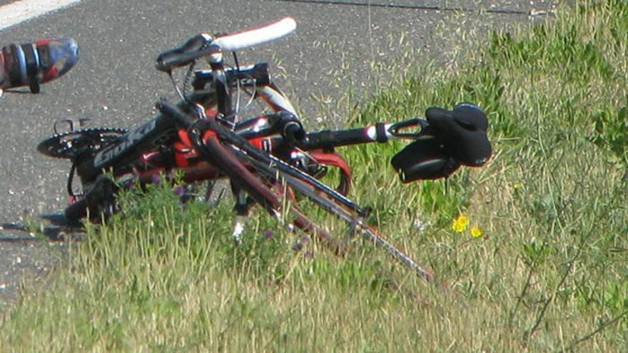 Imagen de una bicicleta tras el atropello a un ciclista en un accidente anterior.
