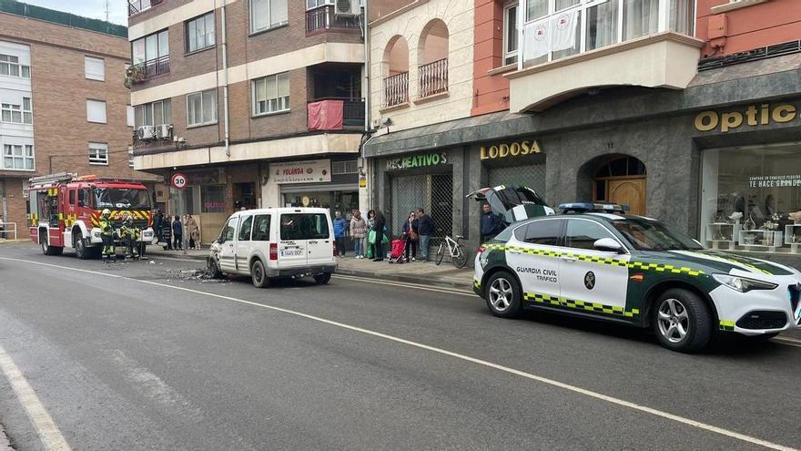 Herida leve una joven de 23 años en un accidente con tres vehículos implicados en Lodosa