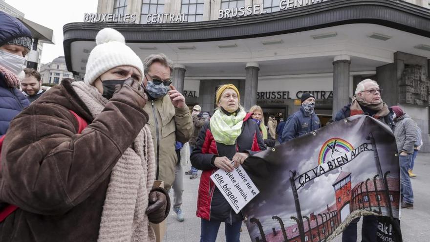 Cientos de personas se manifiestan contra las restricciones en Bruselas