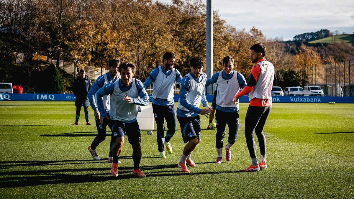 Luka Sucic, junto a varios compañeros durante el entrenamiento de este viernes.