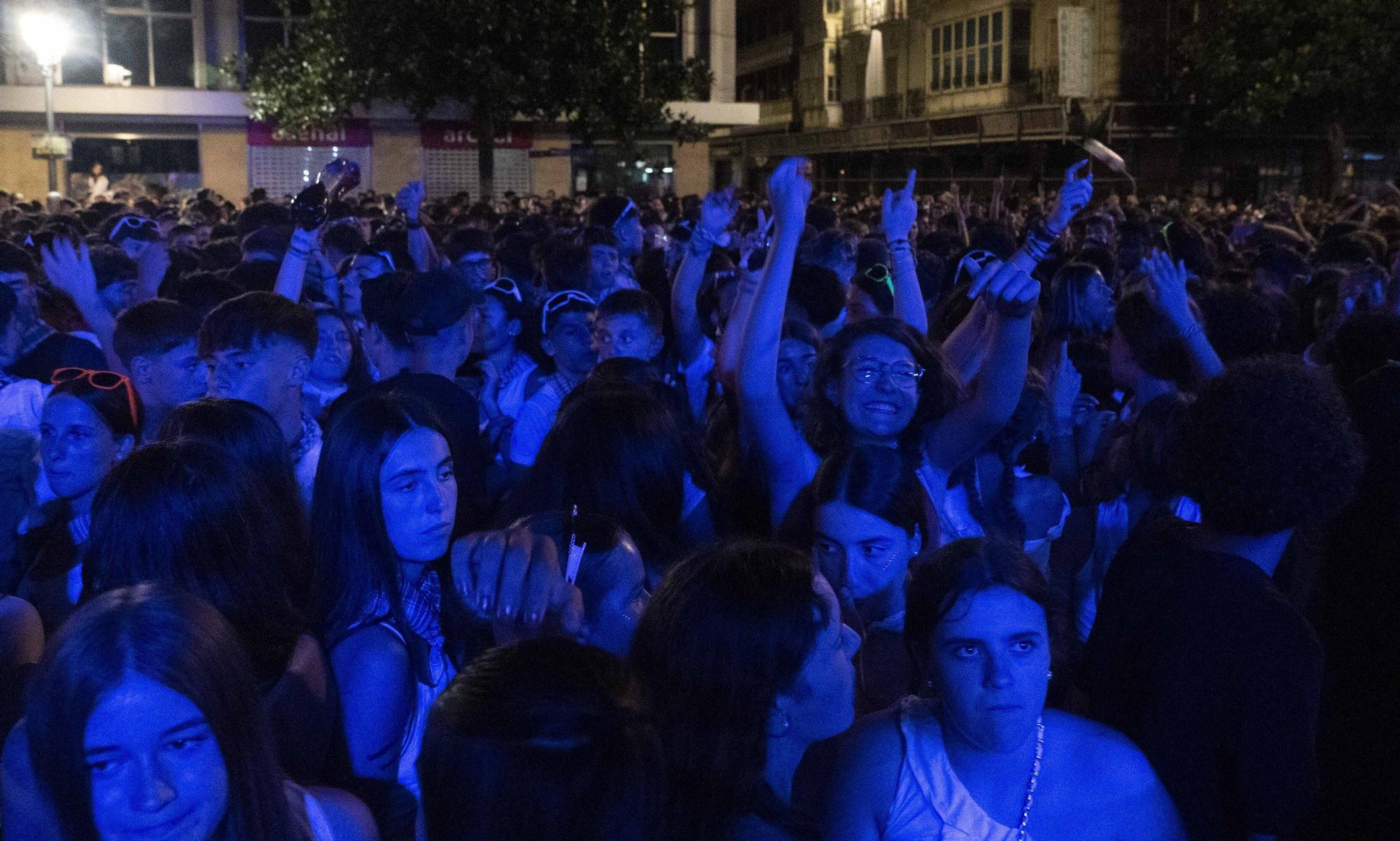 En imágenes: Joselu Anayak y Dupla unen fuerzas en la verbena de la plaza del Arca