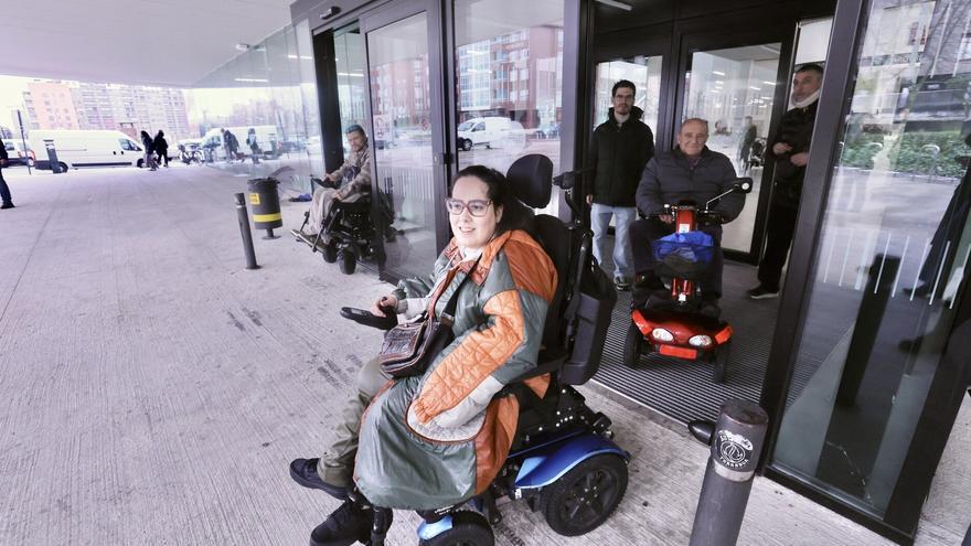 El centro cívico de Salburua gana en accesibilidad con nuevas puertas automáticas