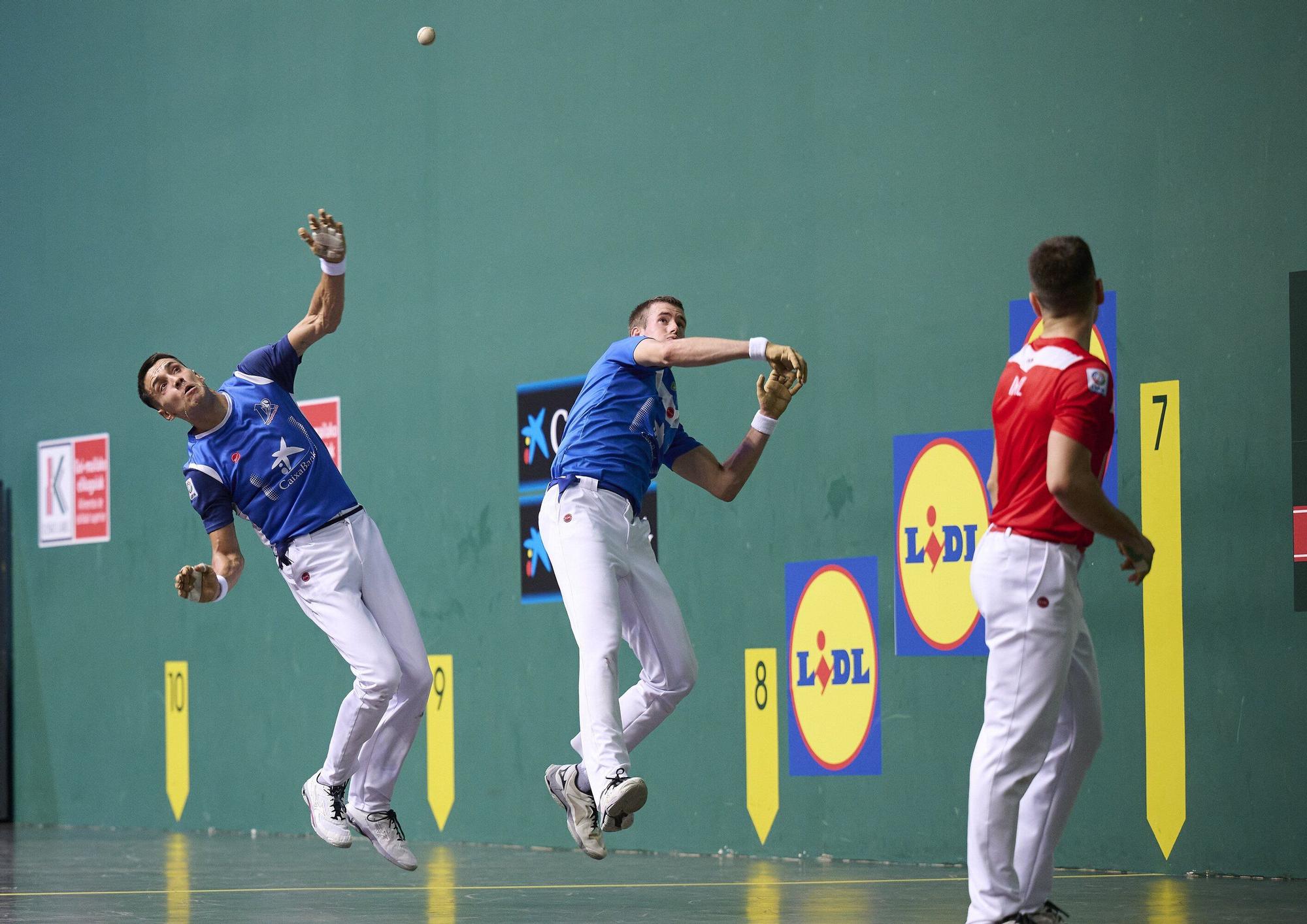 Javier Zabala y Jon Mariezkurrena, campeones del Masters CaixaBank ante Altuna III e Imaz en el Navarra Arena.