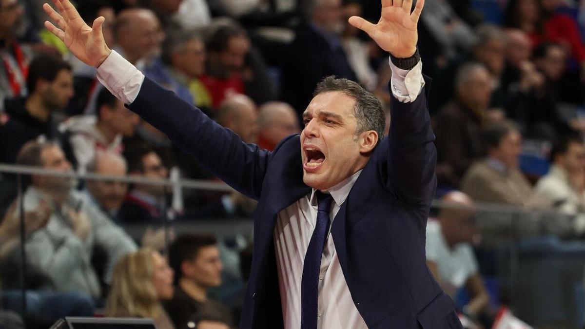 Galbiati: "El jueves voy a hacer un entrenamiento tremendo y el que no esté, no jugará"