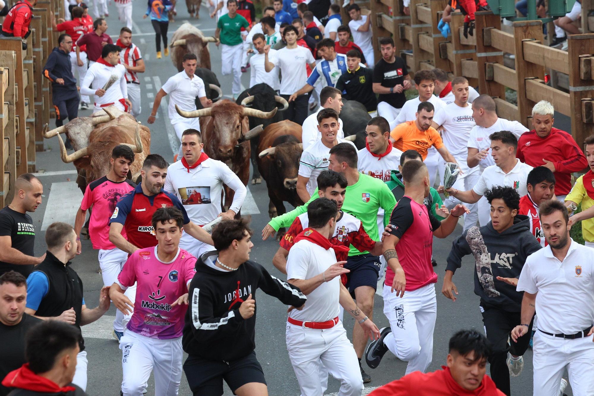 Fotos del primer encierro de las fiestas de Tudela 2025