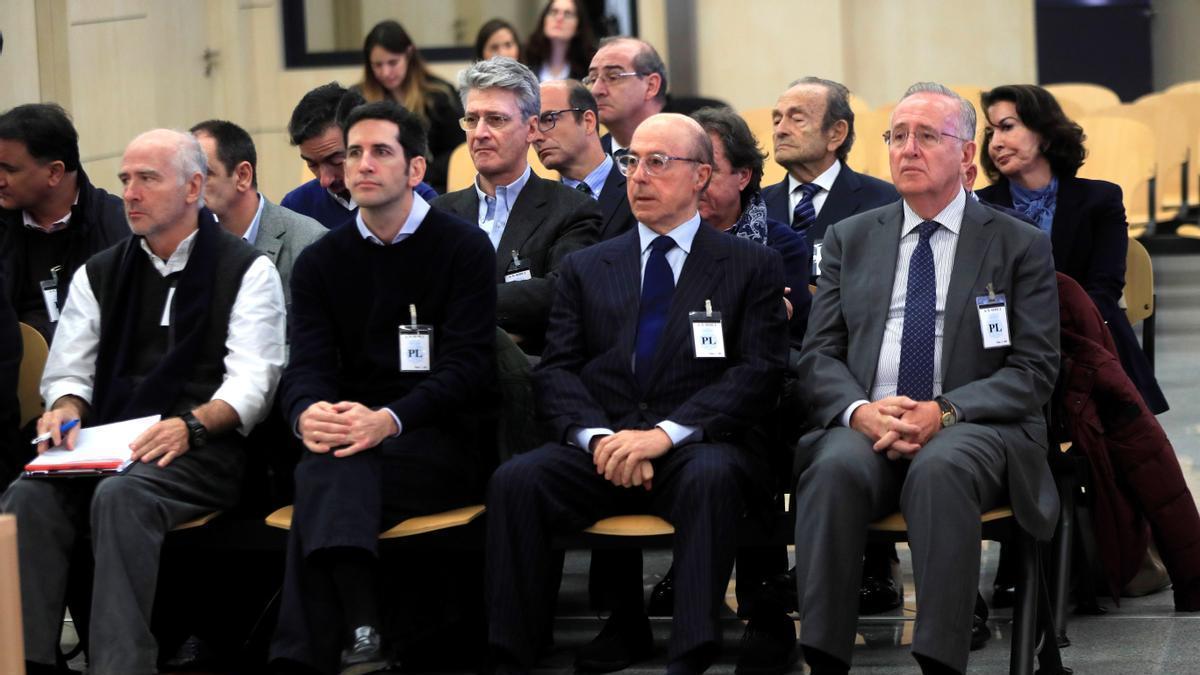 El antiguo presidente del grupo Pescanova Manuel Fernández de Sousa (d), junto a los máximos responsables de la empresa entre 2009 y 2013.