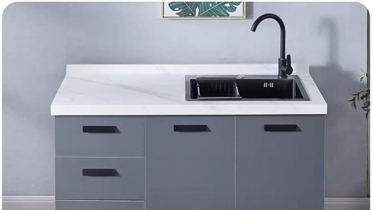 Perspectiva de la cocina de la casa prefarbicada de Amazon
