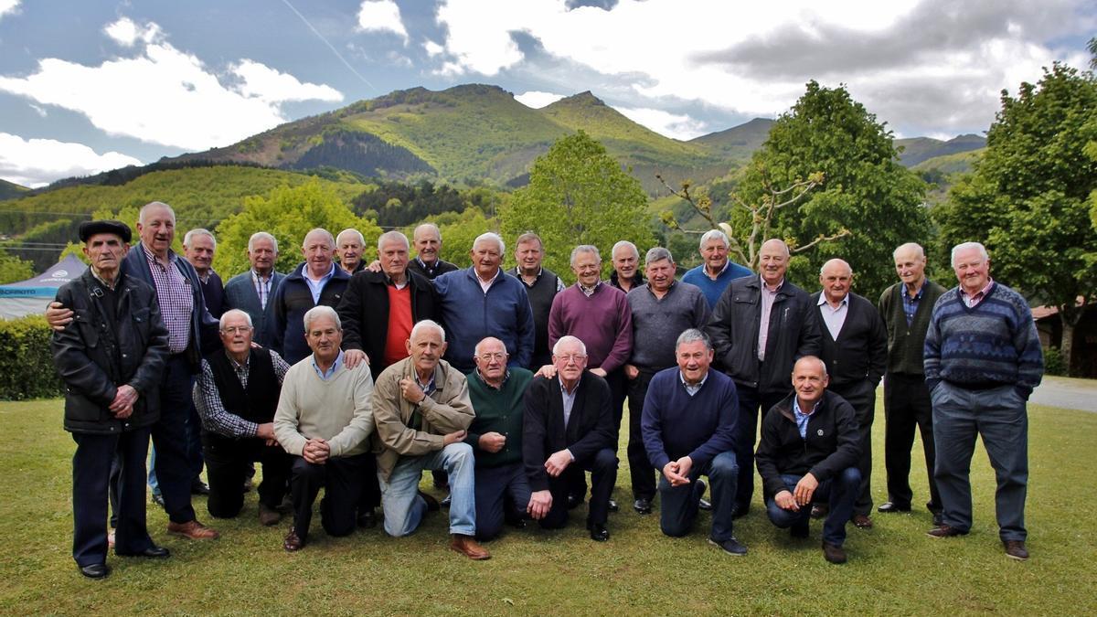 Foto de grupo de pastores que emigraron a Estados Unidos, durante su reunión anual en Sunbilla