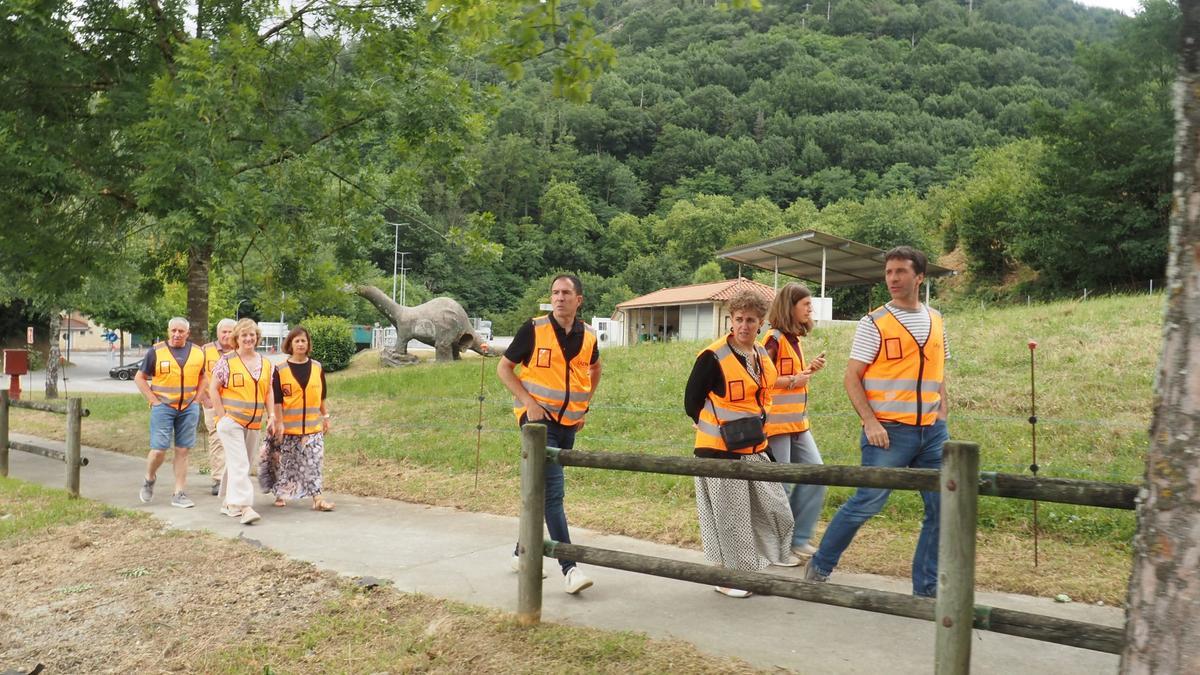 Los alcaldes de la comarca recorrieron las instalación para ver los pasos que ha dado desde su puesta en marcha.