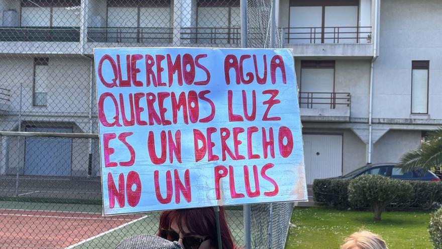 En imágenes: manifestación de los afectados por la estafa del camping de Ajo