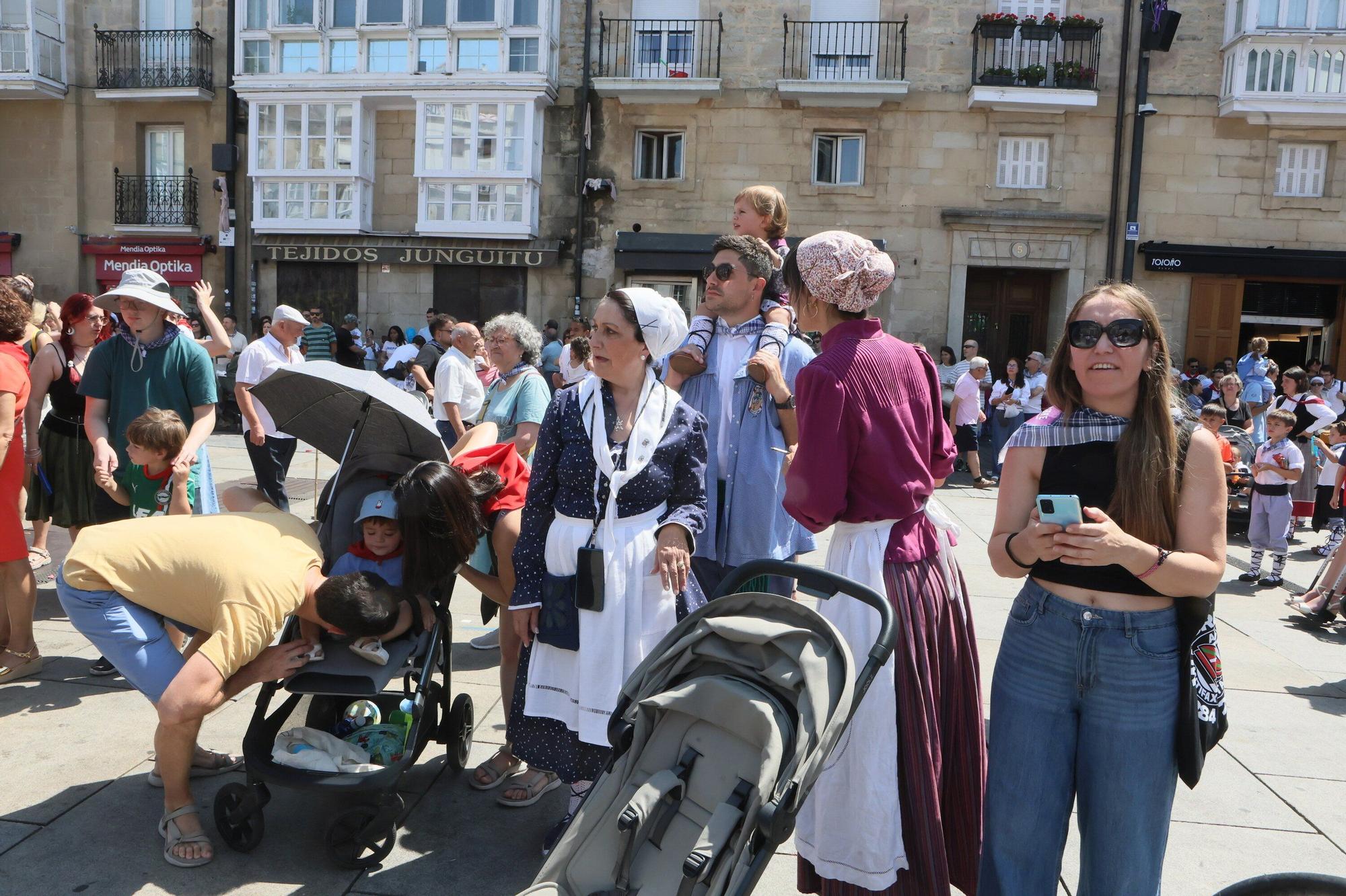 En imágenes: Los txikis se adueñan de su día en las fiestas de La Blanca