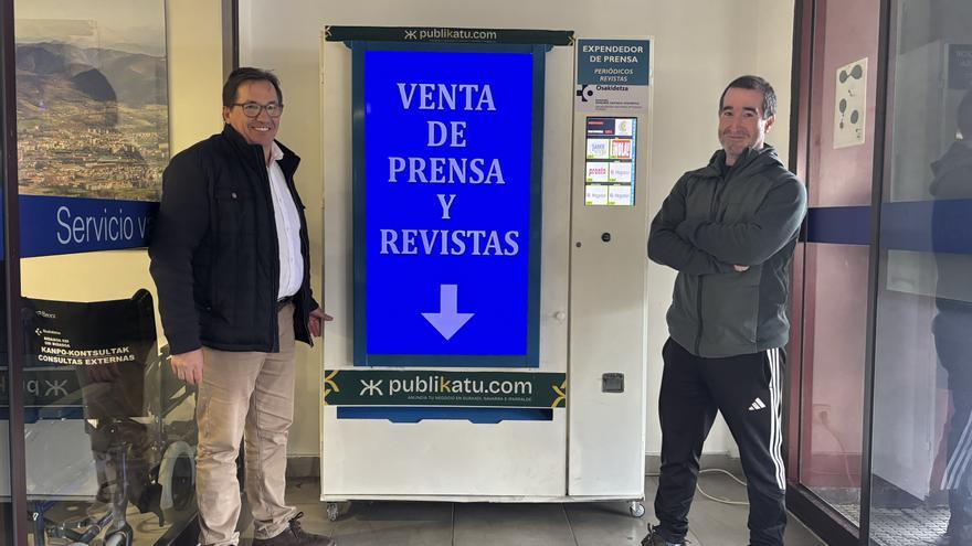 El Comarcal del Bidasoa estrena la primera máquina expendedora de revistas en un hospital de Gipuzkoa