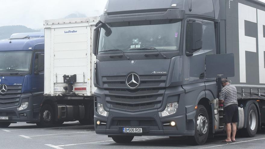 Fallece un camionero al colisionar su camión contra otro en la AP-8 en Irun