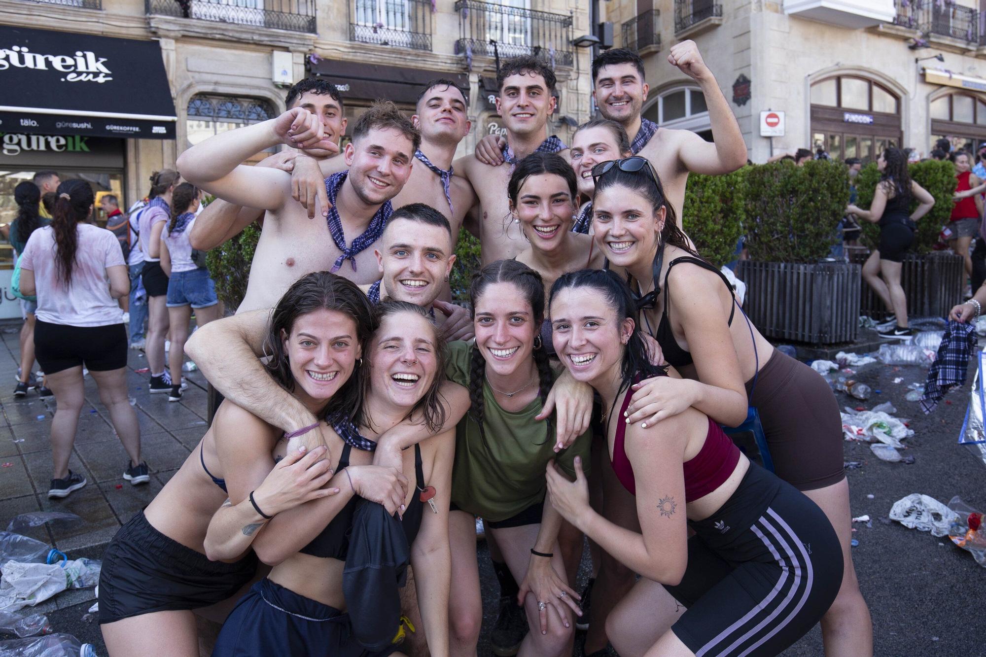 En imágenes: Vitoria sale a la calle a celebrar La Blanca tras el txupinazo