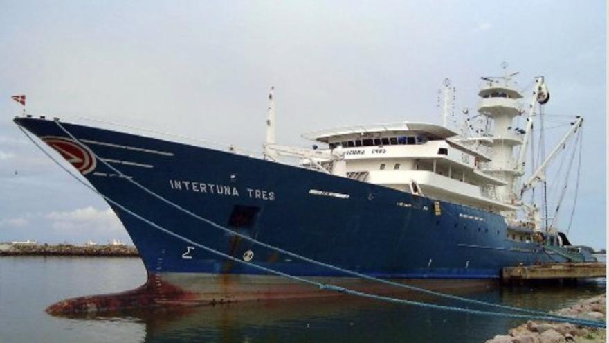 Un atunero vizcaino repele con disparos un asalto pirata en aguas del océano Índico