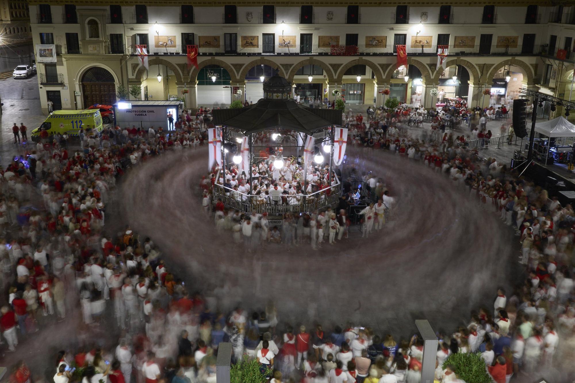Fotos del baile de La Revoltosa en Tudela