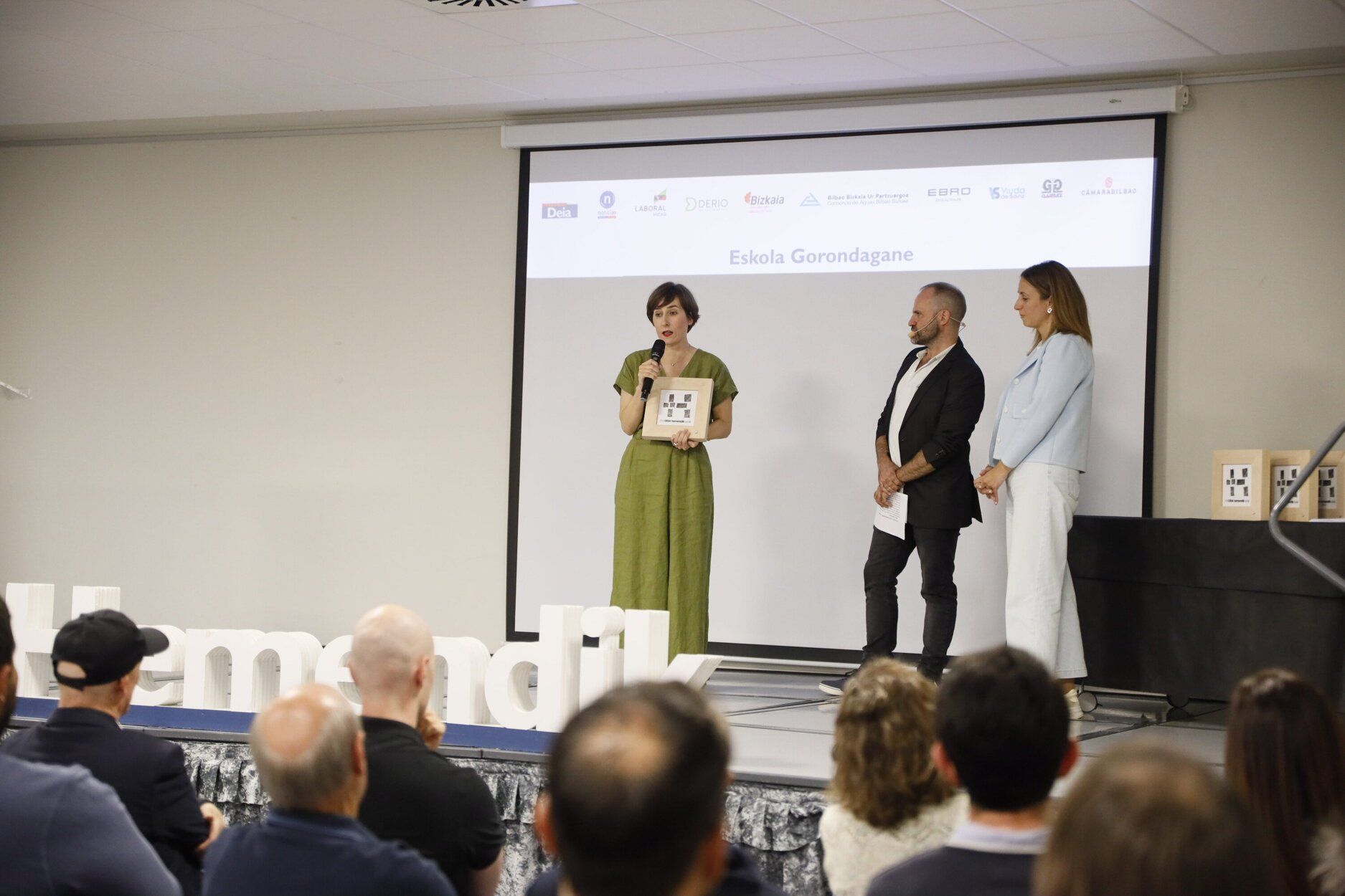 En imágenes: un canto a lo más cercano desde Derio en los DEIA Laboral Kutxa Hemendik Sariak