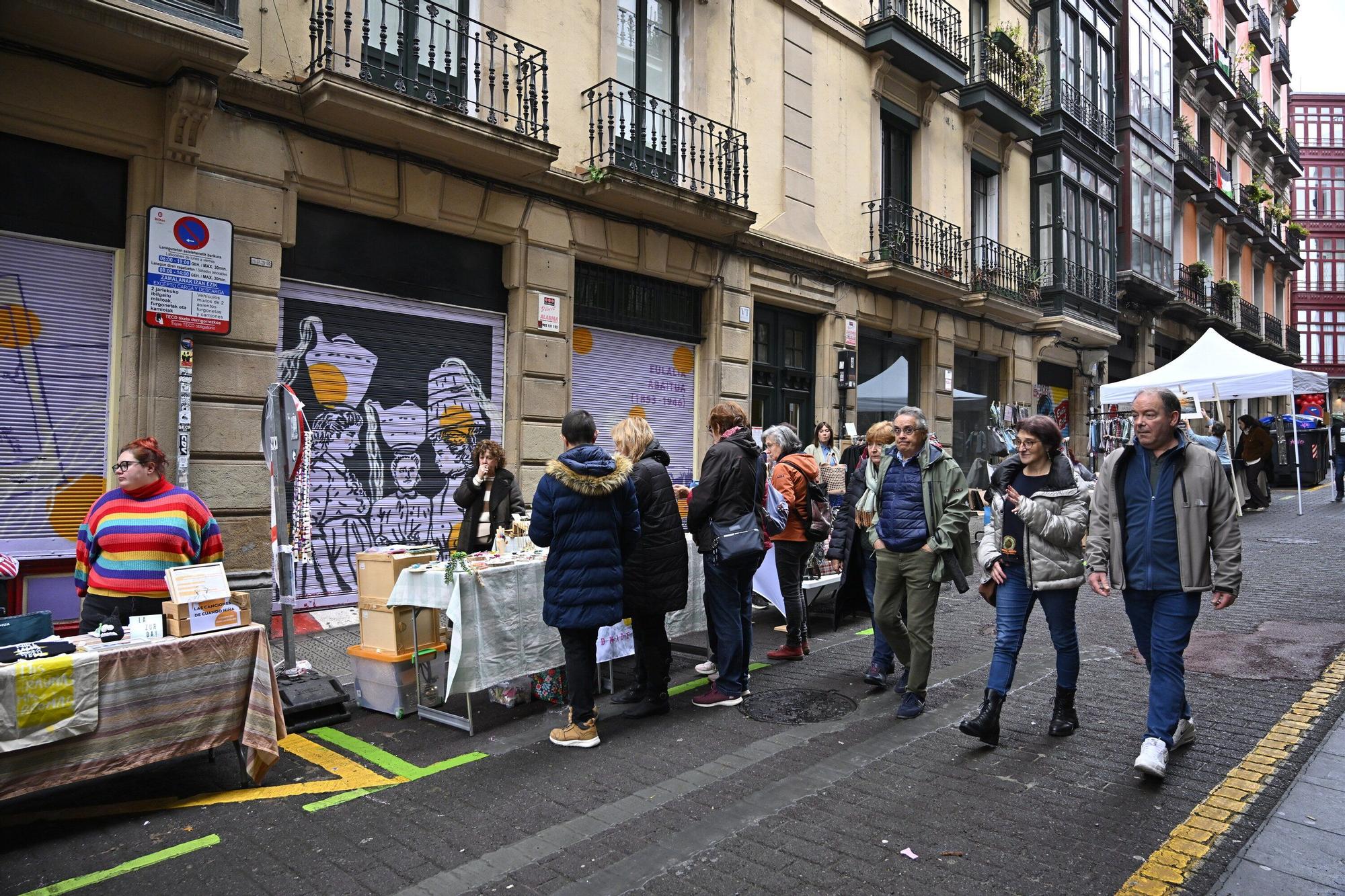 En imágenes: el mercado del Dos de Mayo se viste de Navidad