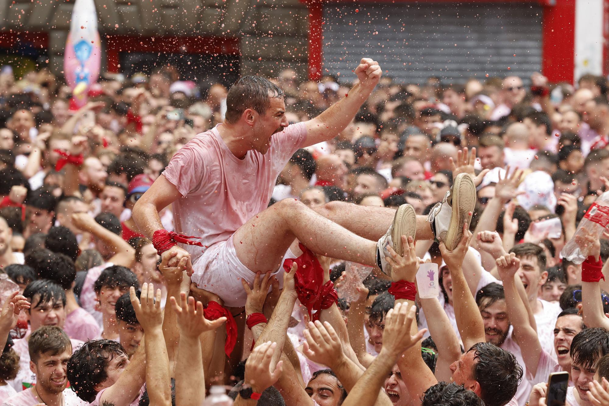 Fotos del  Chupinazo de San Fermín 2025 en Pamplona: ¡La fiesta más internacional se enciende con un grito solidario por Palestina!