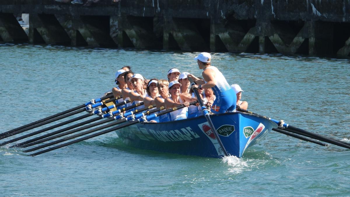 La trainera de veteranas. La trainera de veteranas.